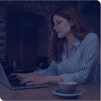 Cliente navegando no site pelo notebook